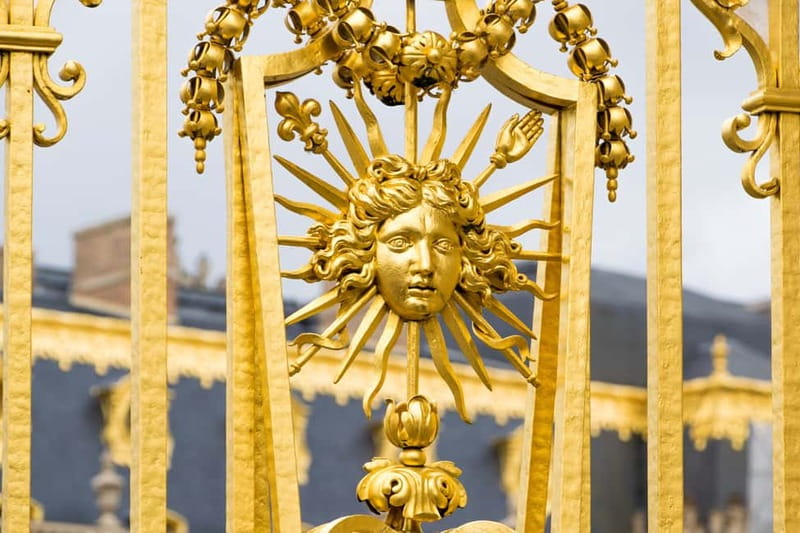 Paris: Palace of Versailles Guided Tour with Bus Transfers - Who should book this Versailles tour