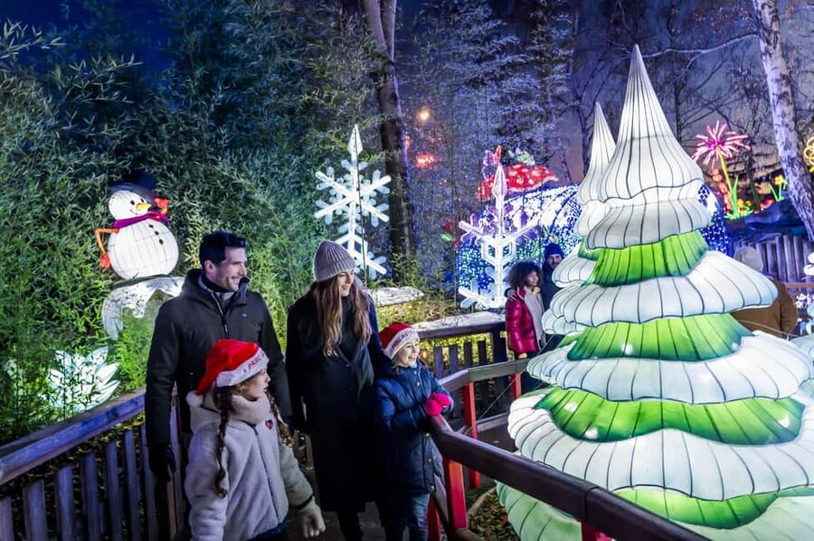 Paris: Parc Astérix Full-Day Entrance Ticket - Shows add welcome breathing space