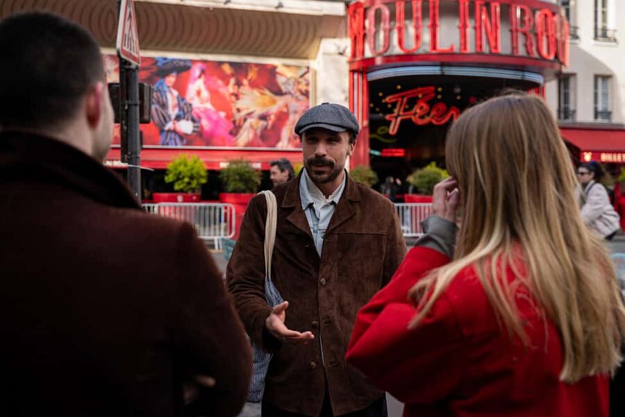 Paris : Pastries and Tragedies, The sweet tour of Montmartre - Starting at Place Blanche and the Moulin Rouge