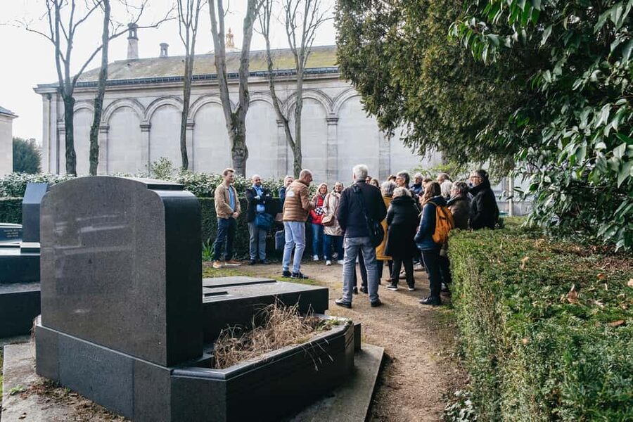 Paris: Pere Lachaise Cemetery Guided Tour - What $23 gets you