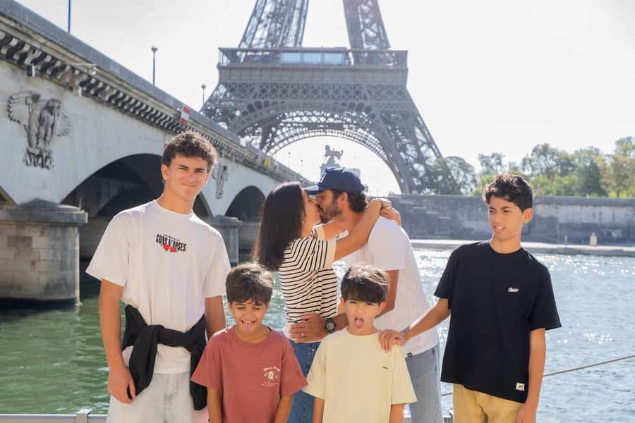 Paris: Premium Photoshoot with Iconic Eiffel Tower Views - Key points to know