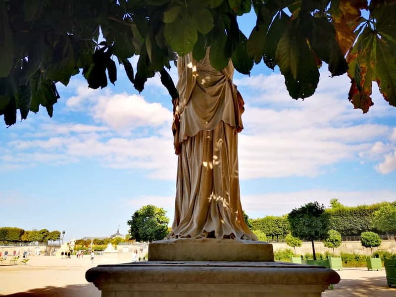 Paris: private city tour with seine river cruise - Carrousel du Louvre and the Tuileries route