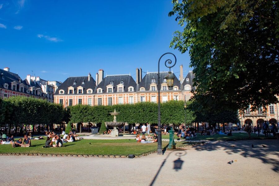 Paris Private Custom Tour: Half-Day with a Local Guide - Meeting in your hotel lobby and getting moving