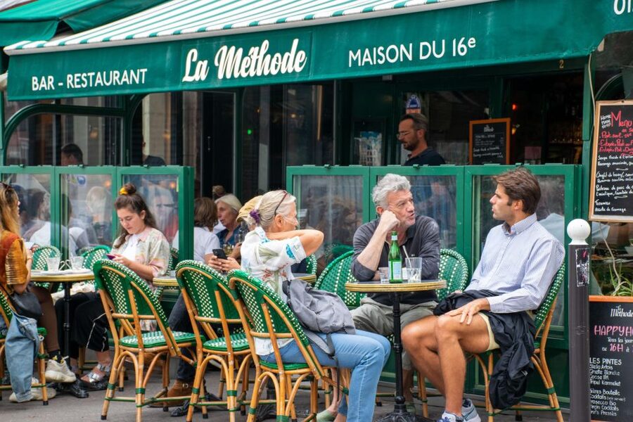 Paris Private Custom Tour: Half-Day with a Local Guide - Pont Neuf and the Louvre from the outside