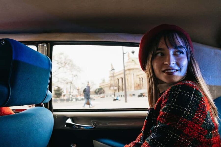 Paris: Private Guided City Tour in a Traction Avant or DS 21 - The two-hour route: a better balance