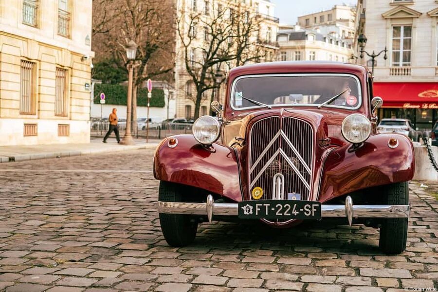 Paris: Private Guided City Tour in a Traction Avant or DS 21 - Hotel pickup and a route made for your group