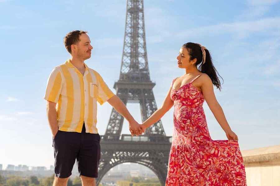Paris: Private Photoshoot at the Eiffel Tower - Why a Paris photo session beats another Eiffel Tower selfie