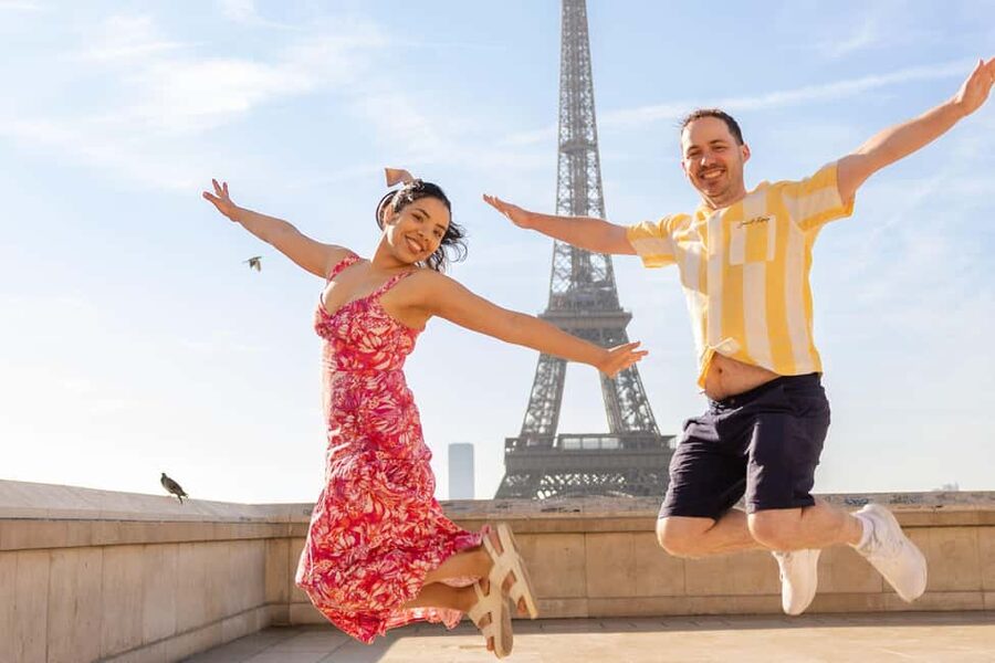 Paris: Private Photoshoot at the Eiffel Tower - A 15 to 90 minute shoot around the Eiffel Tower