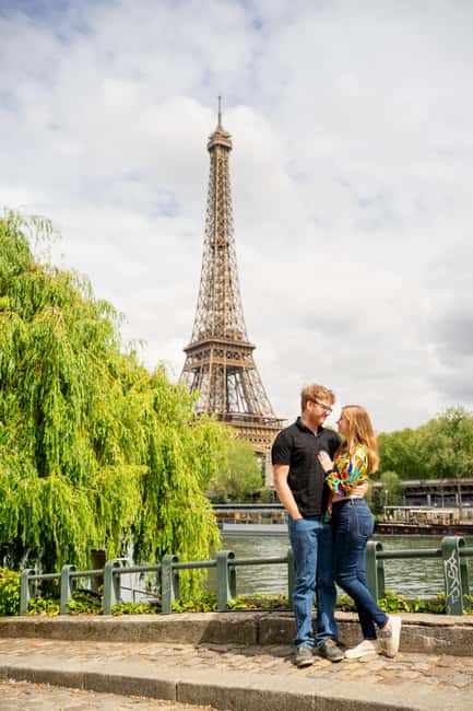 Paris: Private Photoshoot at the Eiffel Tower - Photo delivery within 48 hours