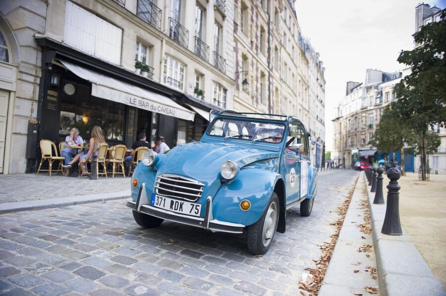 Paris: Private Sightseeing Tour in Citroën 2CV - The classic route: Eiffel Tower, Louvre, and the grand Paris views