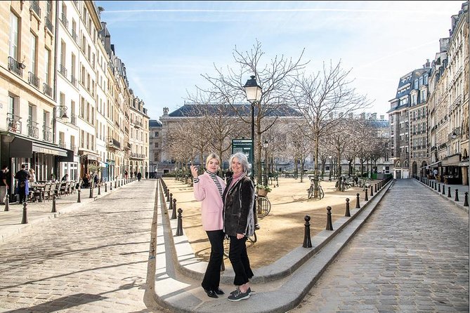 Paris Private Walking Tour with a Personal Photographer - The photographers and the human side of the shoot