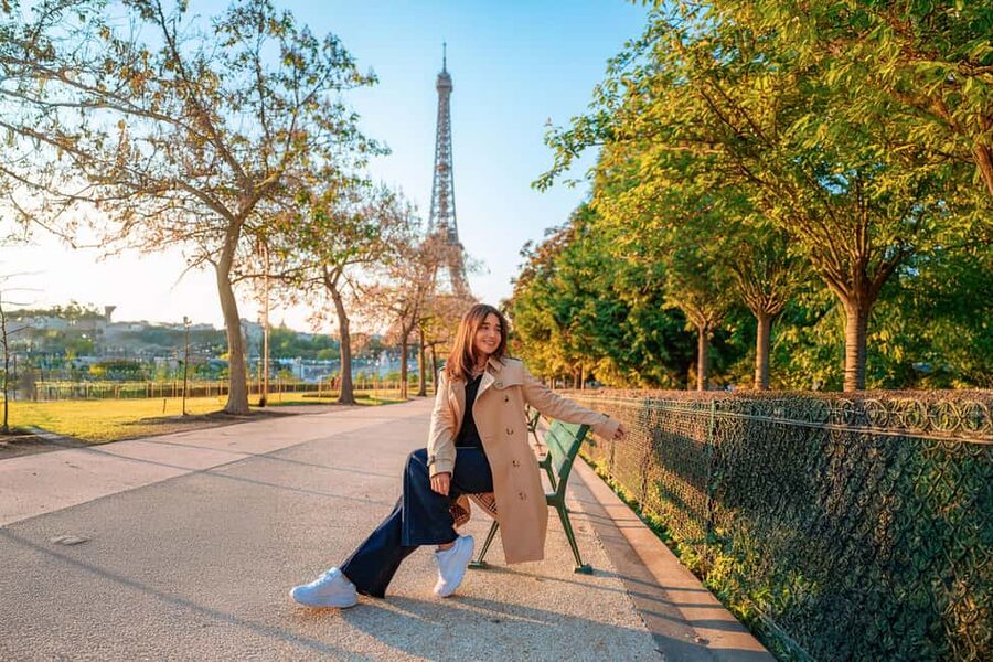 Paris: Professional Photoshoot with the Eiffel Tower - Key points at a glance
