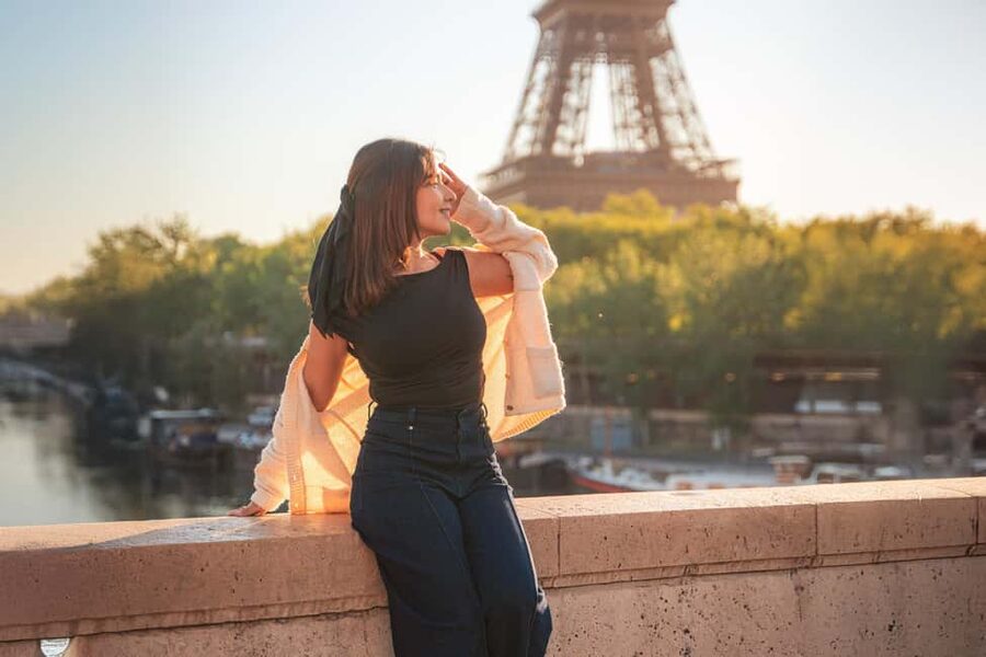 Paris: Professional Photoshoot with the Eiffel Tower - Why a Paris photo session can be worth your hour