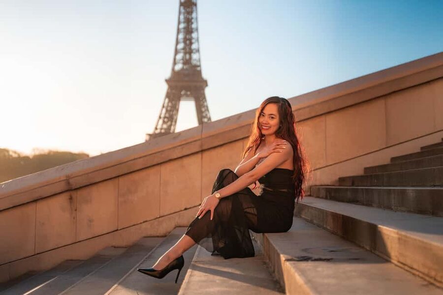 Paris: Professional Photoshoot with the Eiffel Tower - A good fit for couples, families, and solo visitors
