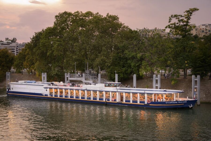 Paris: Romantic Cruise with 3-course Dinner on Seine River - Key things to know before booking