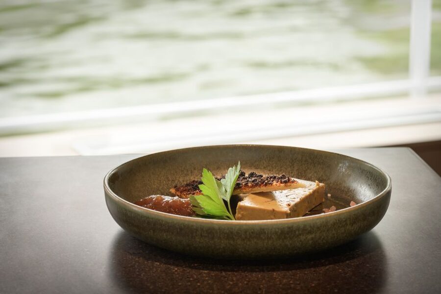 Paris: Romantic Cruise with 3-course Dinner on Seine River - Who will enjoy the Capitaine Fracasse most?