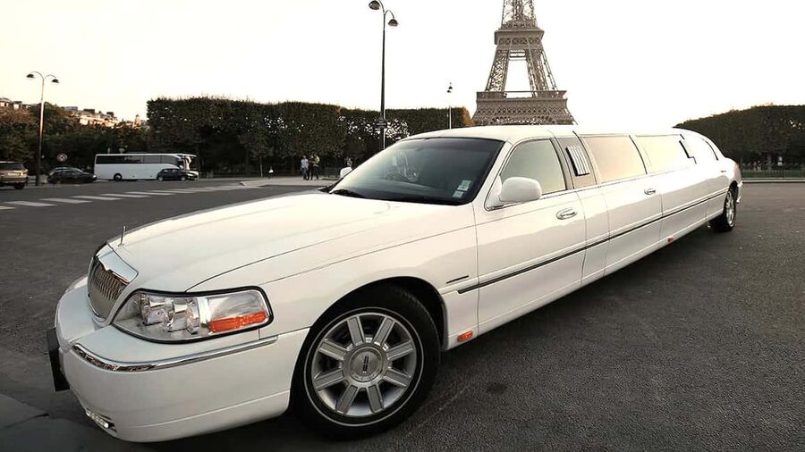 Paris: Romantic Limousine Tour - A romantic reveal on wheels