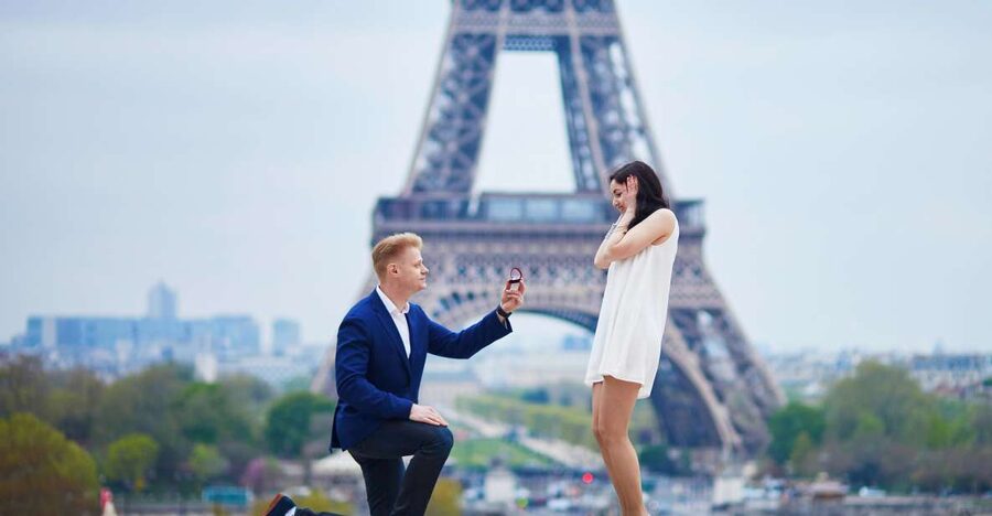 Paris: Romantic Photoshoot for Couples - How the posing guidance helps
