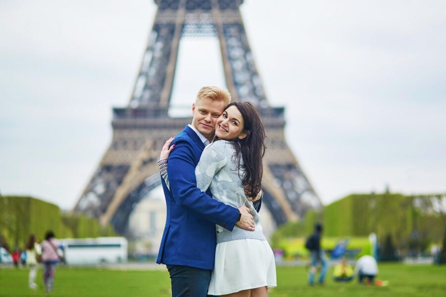 Paris: Romantic Photoshoot for Couples - Timing, crowds, and what to wear
