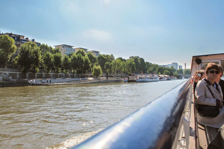 Paris: Seine River and Canal Saint-Martin Cruise - Canal Saint-Martin and the mechanics of nine locks