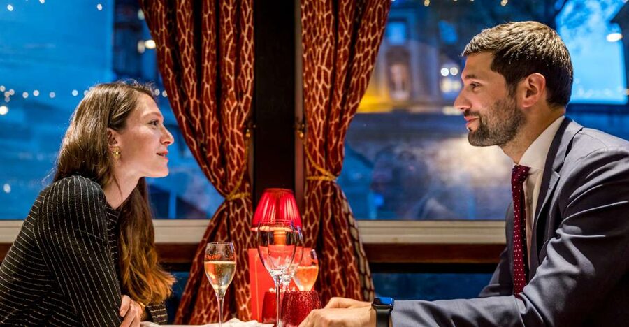 Paris: Seine River Cruise with 3-Course Dinner & Live Music - A dinner cruise with a genuinely good view