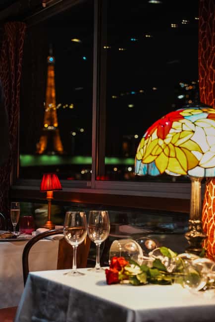 Paris: Seine River Cruise with 3-Course Dinner & Live Music - Live music that supports the evening