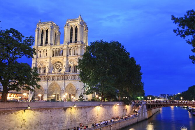 Paris Seine River Dinner Cruise with Champagne and Window Seating - The Sights You Pass, From Musée d’Orsay to the Louvre