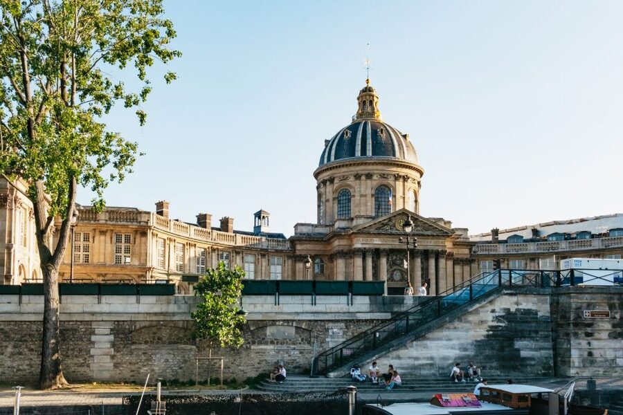 Paris: Seine River Panoramic Views Dinner Cruise - Seating, photos, and the rooftop terrace