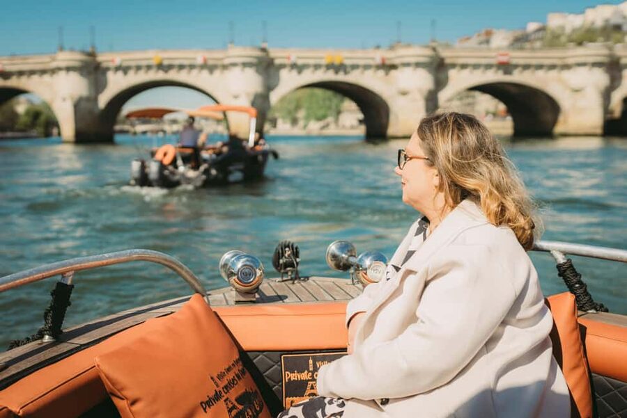 Paris: Seine River Private Cruise - Passing beneath Pont Neuf