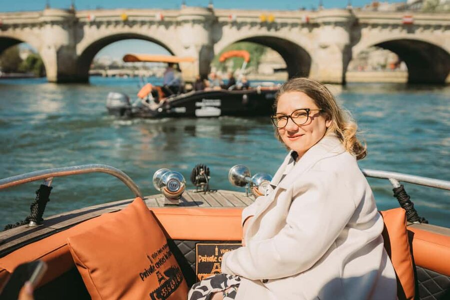 Paris: Seine River Private Cruise - What the guides add