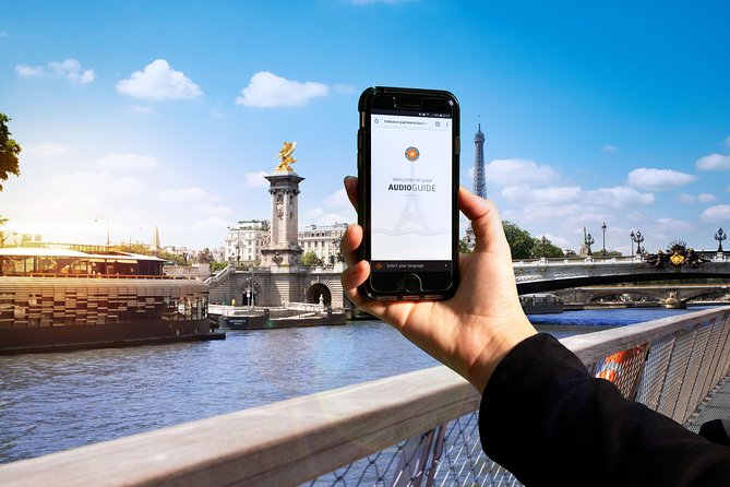 Paris Seine River Sightseeing Cruise with Commentary by Bateaux Parisiens - Île Saint-Louis and the wish at Pont Marie
