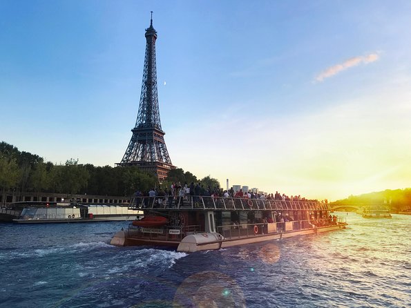 Paris Seine River Sightseeing Cruise with Commentary by Bateaux Parisiens - The Louvre and Place de la Concorde