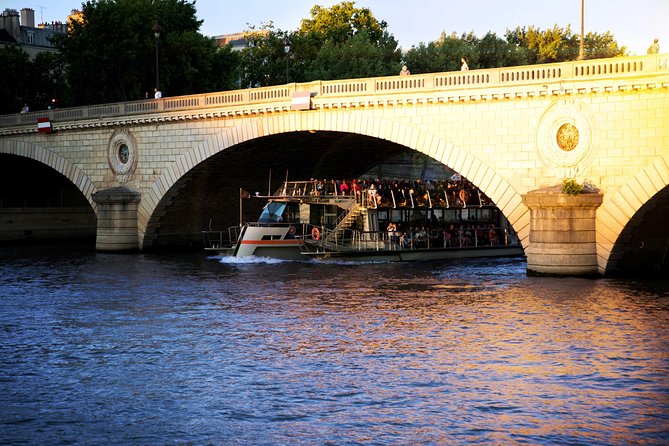 Paris Seine River Sightseeing Cruise with Commentary by Bateaux Parisiens - Indoor comfort, outdoor views, and weather