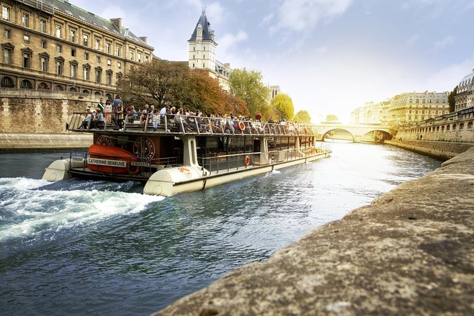 Paris Seine River Sightseeing Cruise with Commentary by Bateaux Parisiens - The western route: Invalides and Pont Alexandre III