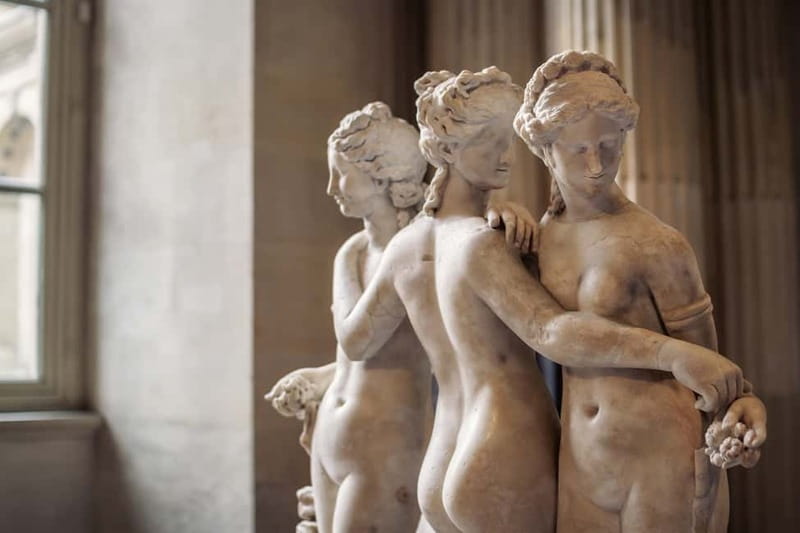 Paris: Skip-the-Line Louvre Highlights Tour with Mona Lisa - Winged Victory of Samothrace and the grand approach