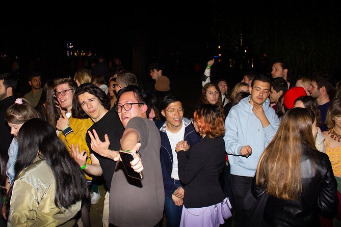 Paris: The Original Pub Crawl + Free Shots + VIP Club Entry - Group size, pace, and social atmosphere