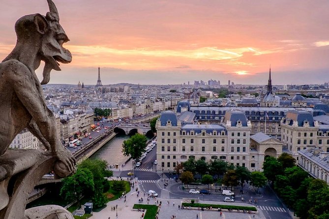 Paris Top Sights Half Day Walking Tour with a Fun Guide - Using the Métro to connect the famous sights