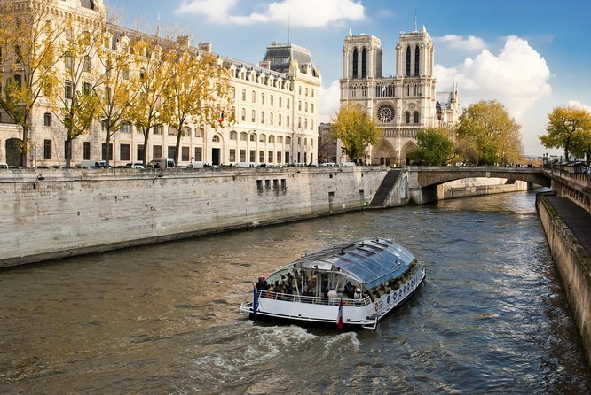 Paris Tour with Lunch at the Eiffel Tower and Seine River Cruise - How the audio system affects the day
