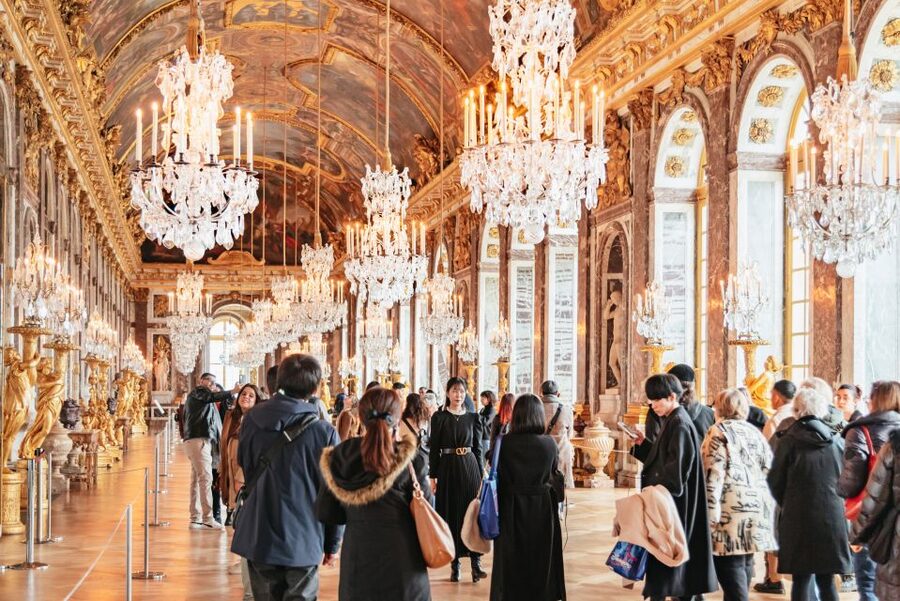 Paris: Versailles Palace and Gardens Full Access Ticket - How crowded is the experience?