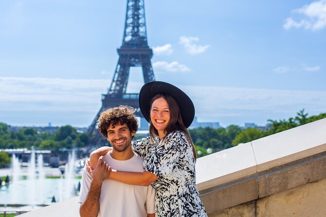 Paris: Your Own Private Photoshoot at the Eiffel Tower - How the photographers work with you
