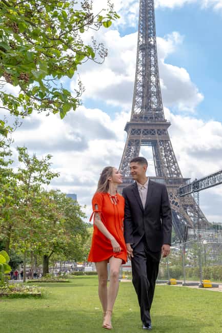 Photo session for couples with flowers around Eiffel tower - Who will enjoy this private photo session