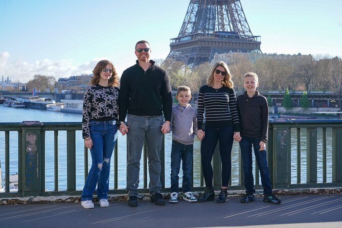 Photo Session in Paris - Photographer at the Eiffel Tower - Second view: the famous Trocadéro steps