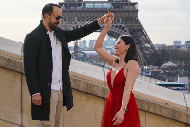 Photo Session in Paris - Photographer at the Eiffel Tower - Starting at Musée de la Marine