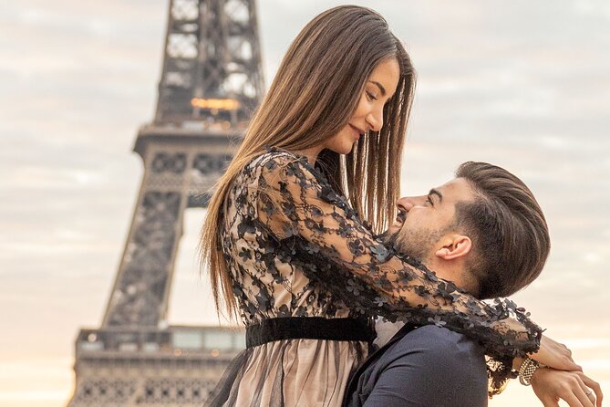 Private Guided Professional Photoshoot by the Eiffel Tower - Posing help for couples, children, and families