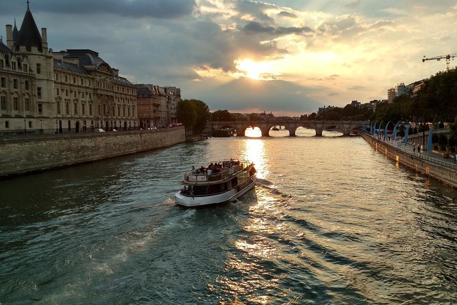 Seine River Cruise & French Crepe Tasting by the Eiffel Tower - Weather, crowds, and the best time to go