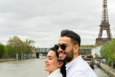 Seine River Dinner Cruise with Live Singer by VIP Yacht de Paris