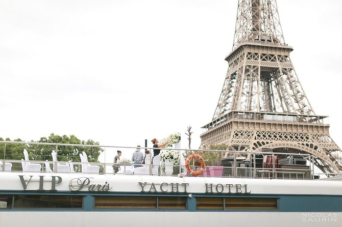 Seine River Dinner Cruise with Live Singer by VIP Yacht de Paris - Who should book this Seine dinner cruise