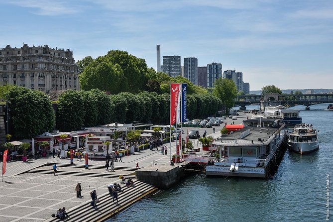 Seine River Guided Cruise by Vedettes de Paris - Île Saint Louis, City Hall, and the Conciergerie