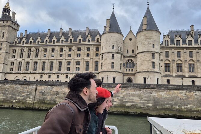 Seine River Sightseeing Guided Cruise by Vedettes du Pont Neuf - Live commentary, languages, and guide quality