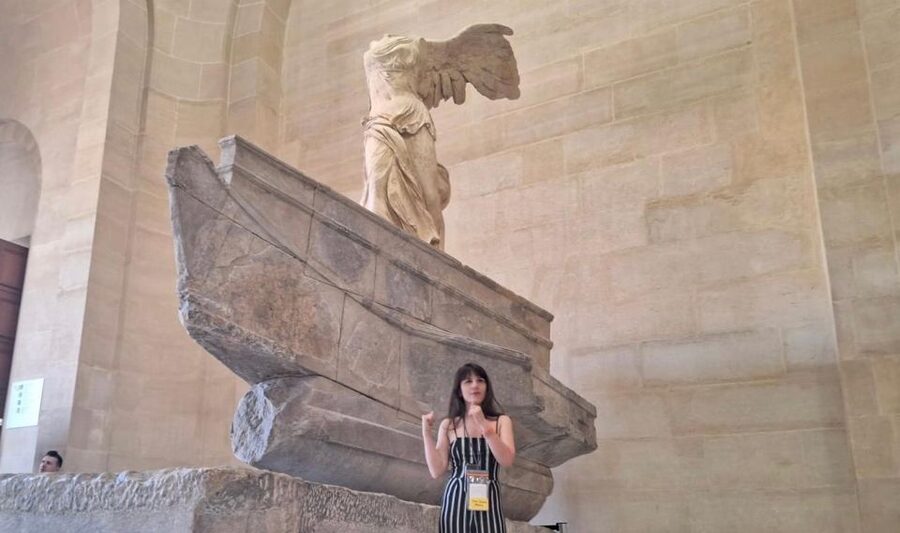 Skip-the-Line Louvre Museum Tour with Artist - Nike and the feeling of motion in stone